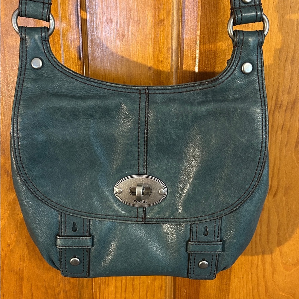 Fossil Green Maddox Leather Adjustable Crossbody VINTAGE VERY CLEAN 11”x 9.5”
